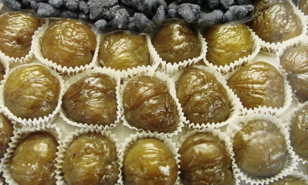 Castañas confitadas o Marron Glace. Foto de Pasamanerie en Wikipedia