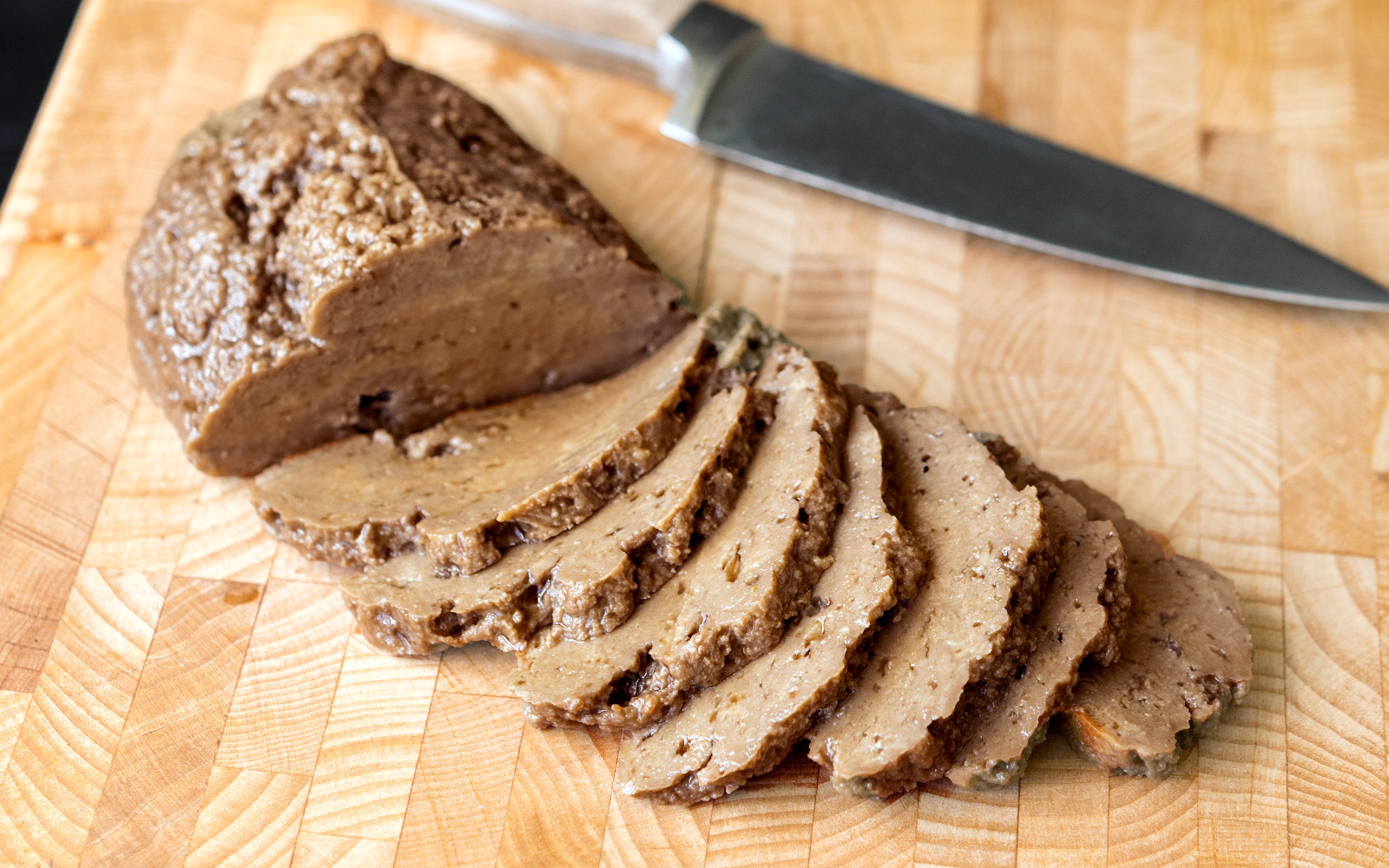 Filetes de seitán. Foto de Homemade Beefy Seitan [Vegan]