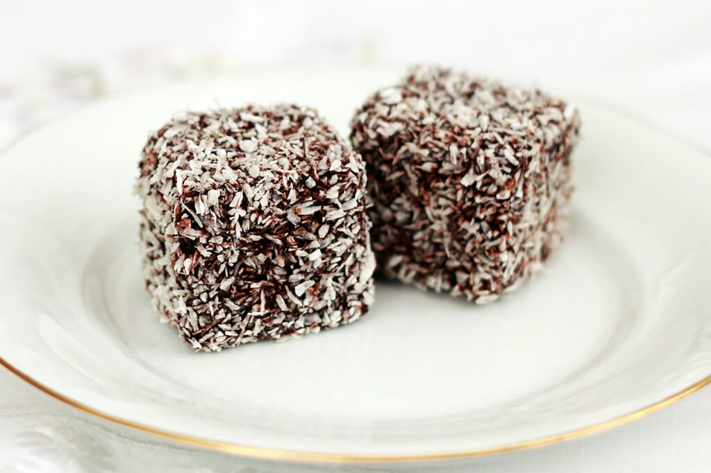 Pasteles recubiertos de coco rayado. Foto de Magyar en Pixabay