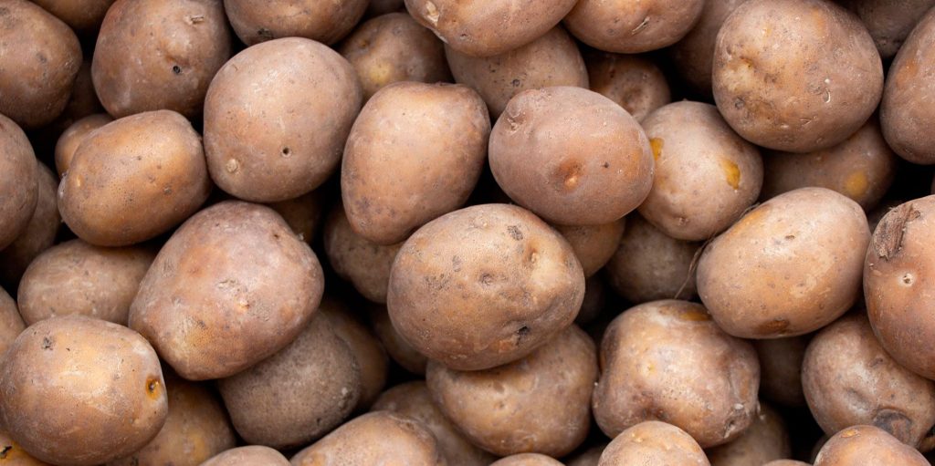 Patatas de pìel marrón. Foto de Szabolcs Molnar en Pixabay